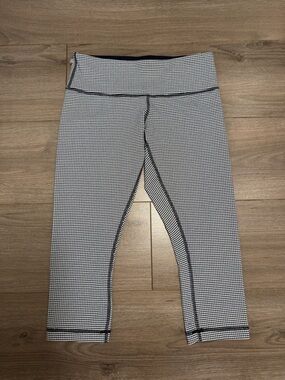 LULULEMON knee length leggings- BRAND NEW